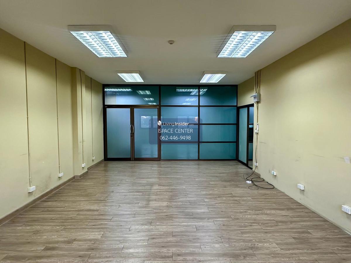Office for rent near MRT Phaholyothin, only 200 meters, starting from 30-200 sq m. Beautiful room, good atmosphere, flooring, very convenient to travel. Loading...