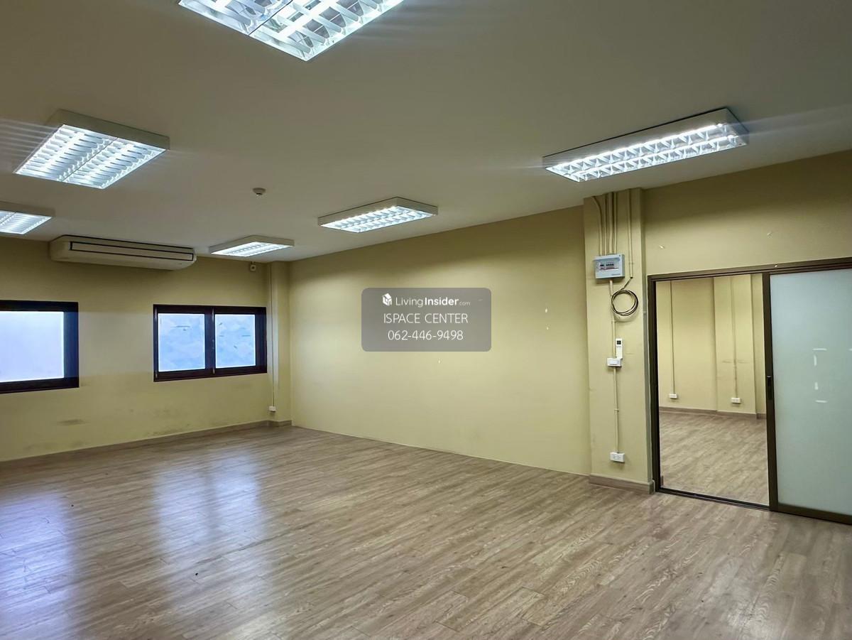 Office for rent near MRT Phaholyothin, only 200 meters, starting from 30-200 sq m. Beautiful room, good atmosphere, flooring, very convenient to travel. Loading...