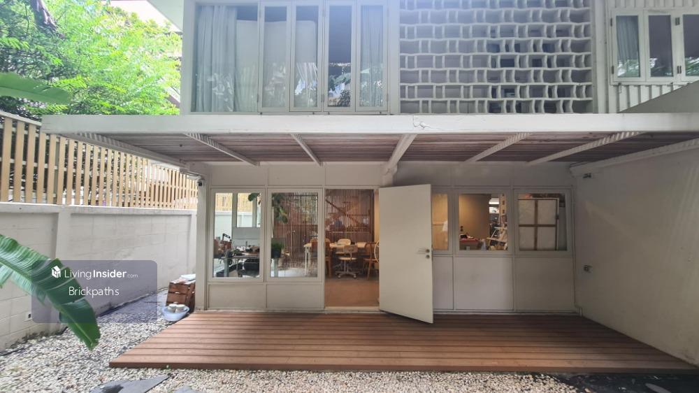 Detached house Soi Sukhumvit 41 for rent near BTS PhromPhong