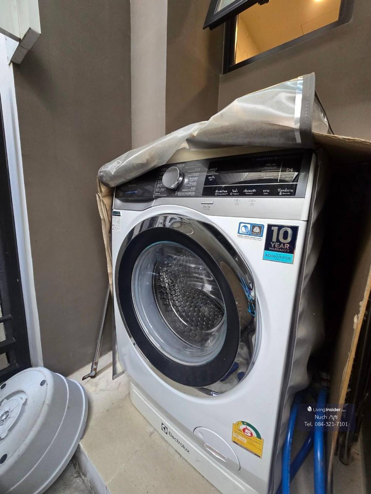 Ready to move in, 3-storey townhouse, 3 bedrooms, 3 bathroom (Pets allowed) Loading...