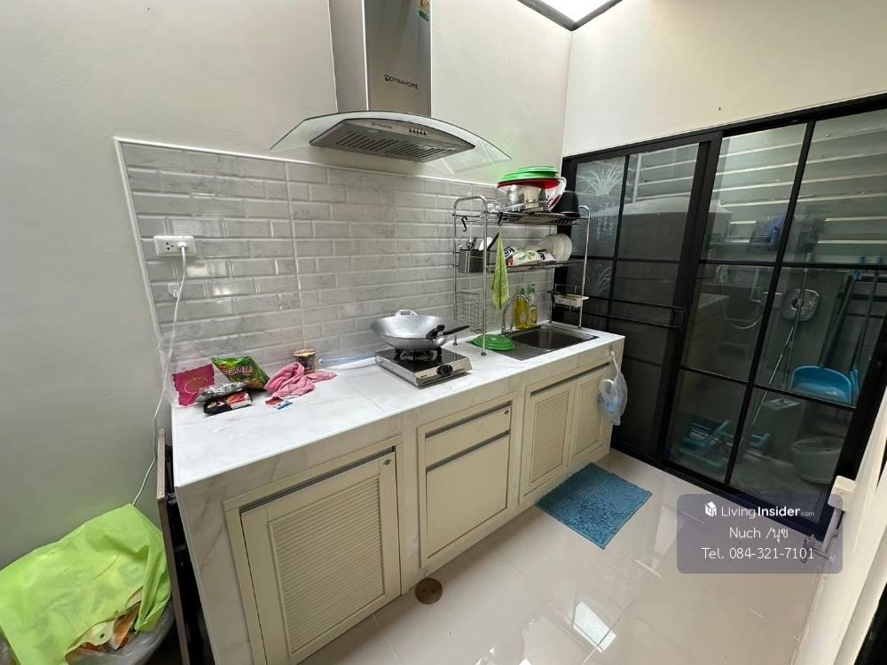 Ready to move in, 3-storey townhouse, 3 bedrooms, 3 bathroom (Pets allowed) Loading...