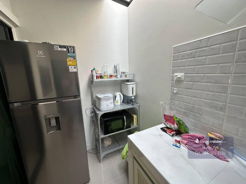 Ready to move in, 3-storey townhouse, 3 bedrooms, 3 bathroom (Pets allowed) Loading...