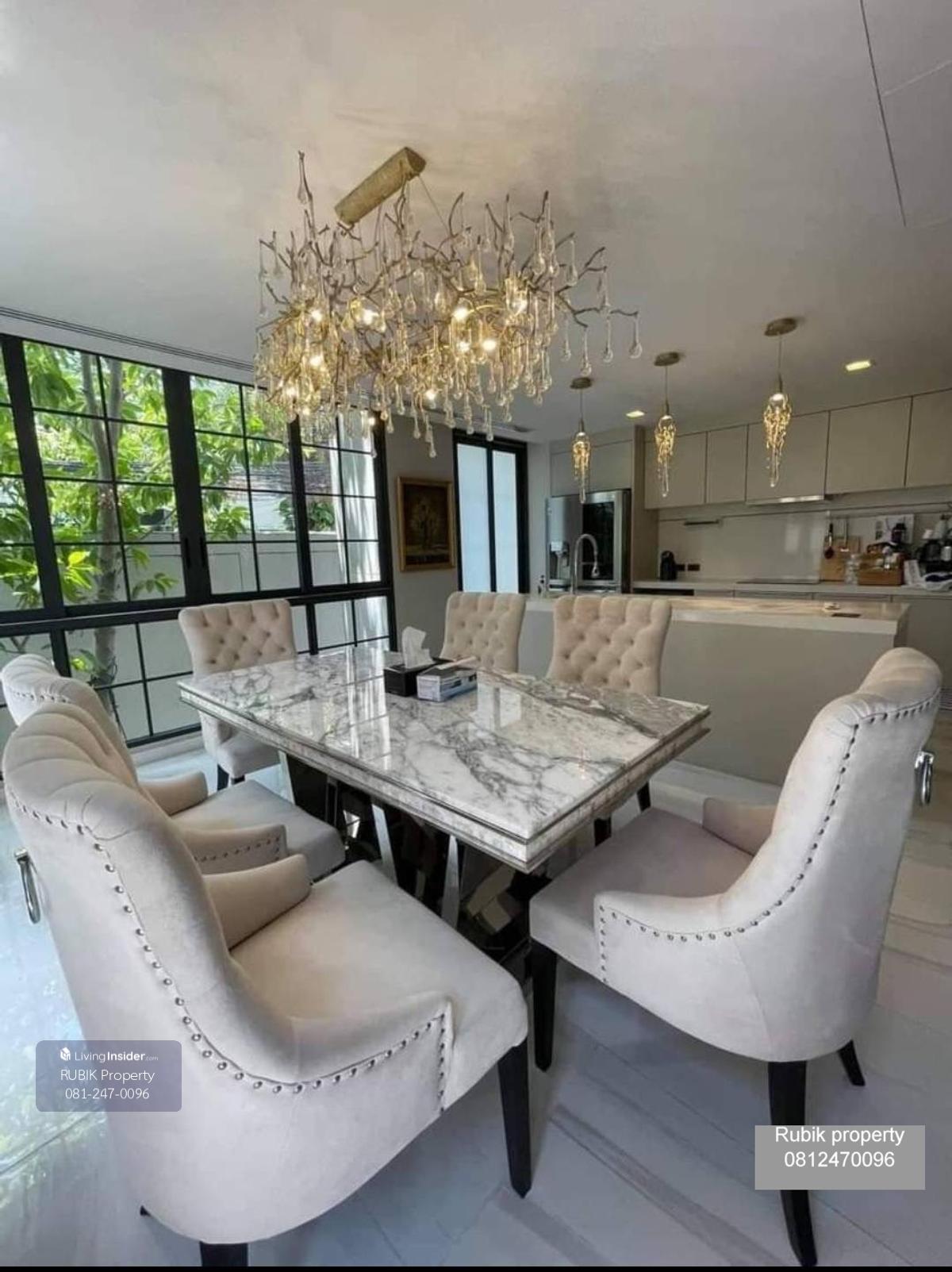 ðĄ For Rent: Luxury Townhome at Quarter 31 (RB595) Loading...