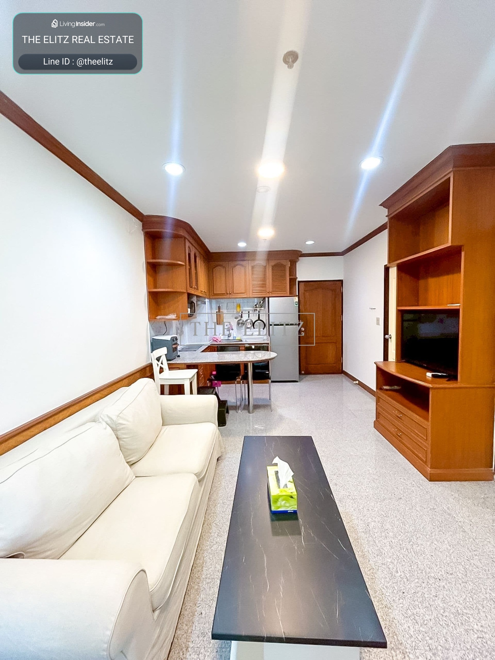 ✨ Hot Special Deal in Sathorn CBD | Spacious Living Area - Directly Adjacent to Skytrain Station for Effortless Commuting  ✨ – รูปที่ 2