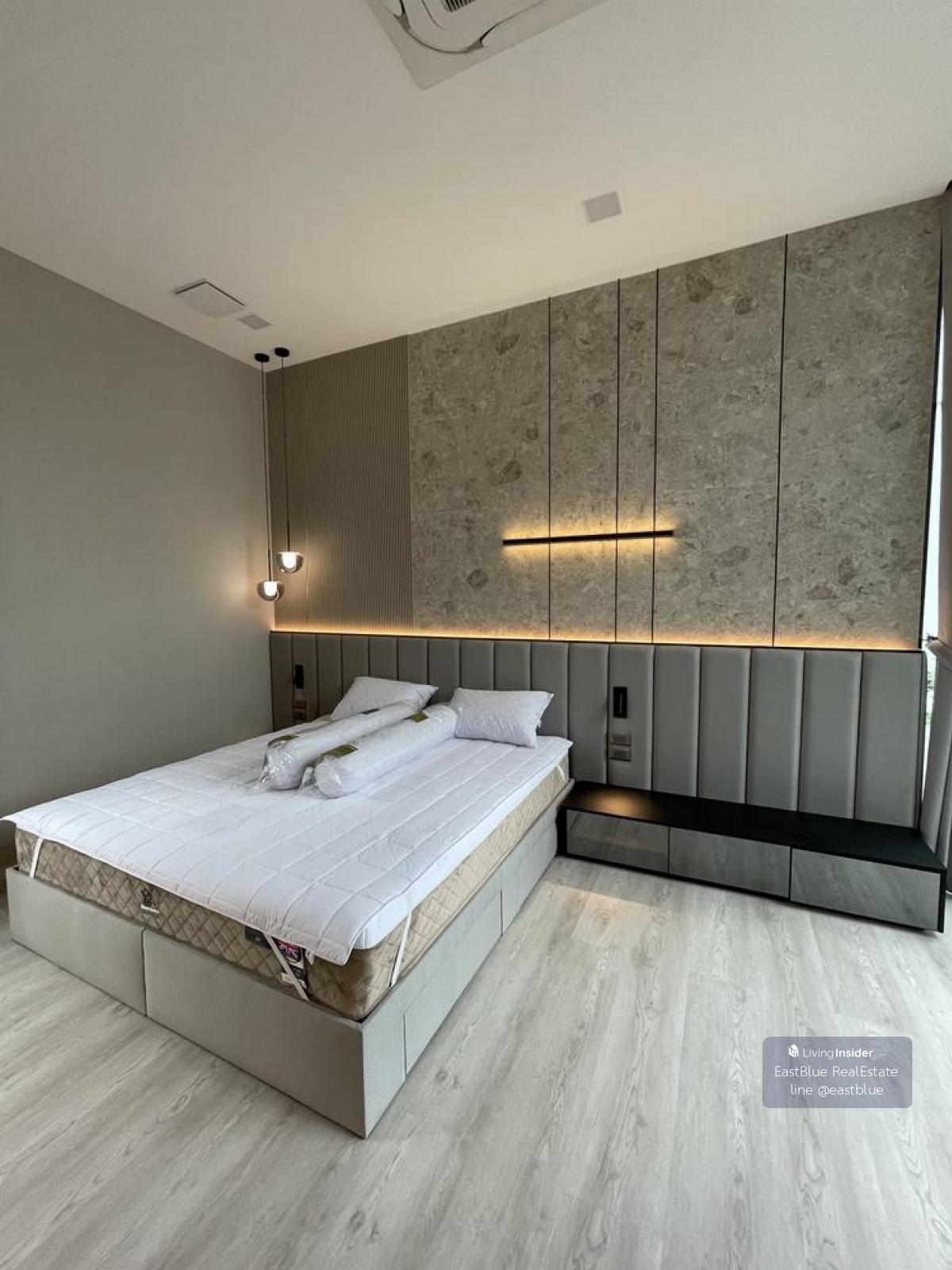 บ้านหรู 4 ห้องนอน พร้อมพื้นที่กว้างใหญ่ ใจกลางกรุงเทพ Luxury 4-Bedroom Home with Spacious Living in Central Bangkok Loading...