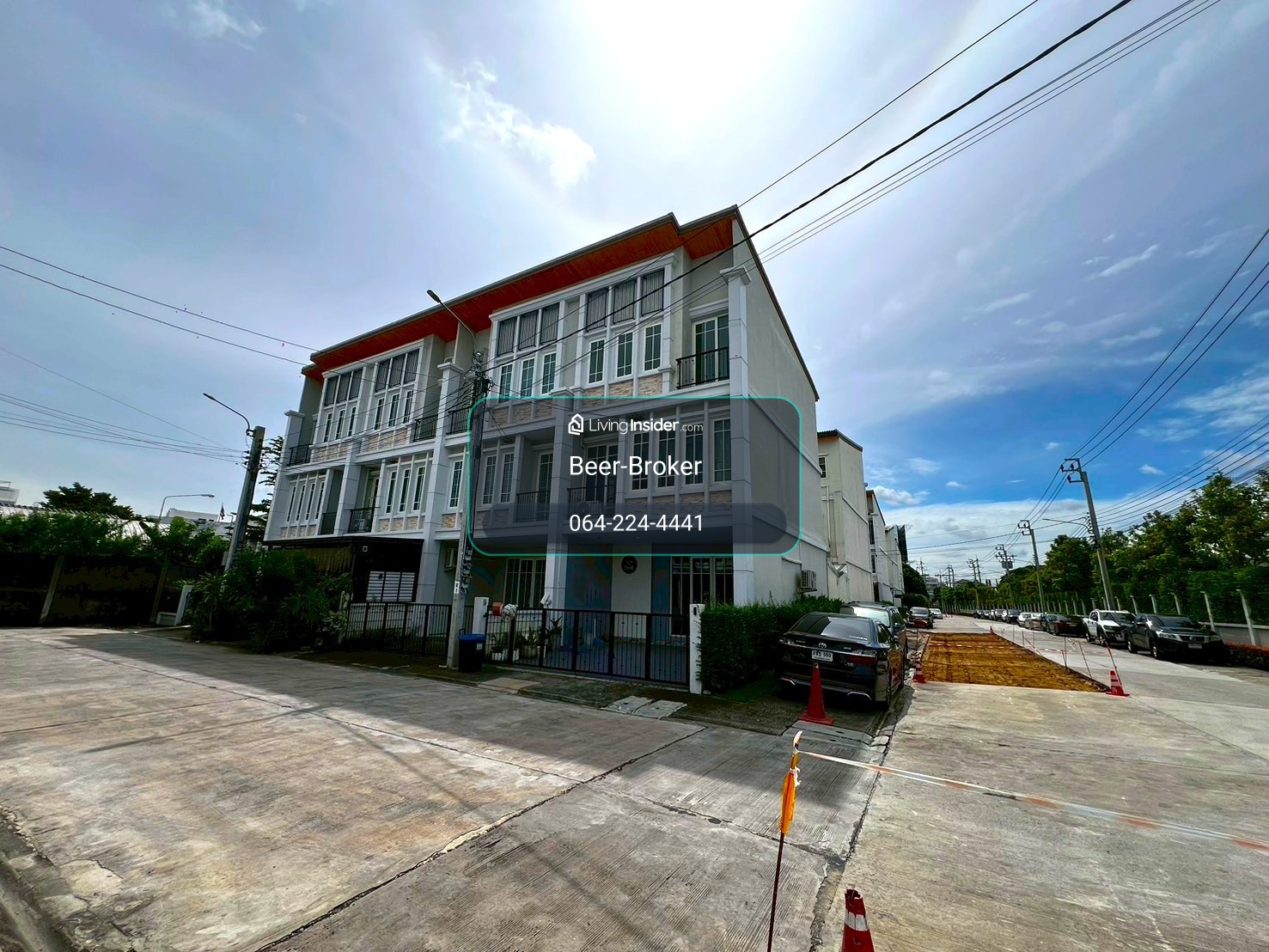 Townhome suitable for office use, very convenient parking, corner unit, 3 stories, with office space.  – รูปที่ 2