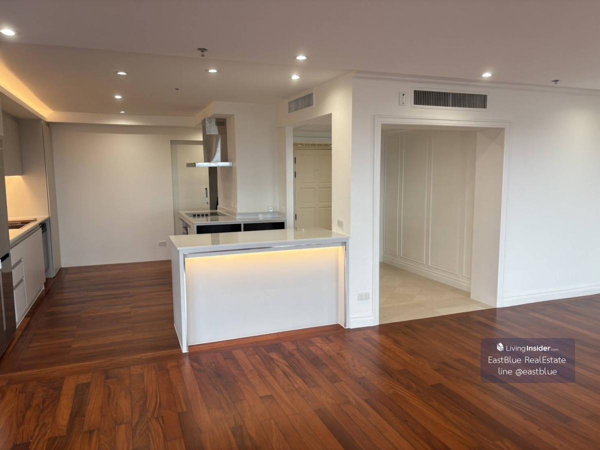 เช่าคอนโดสุดหรู 3 ห้องนอน 230 ตร.ม. ใจกลางสาทร ใกล้ BTS ลุมพินี ราคาเพียง 120,000 บาท/เดือน! Loading...