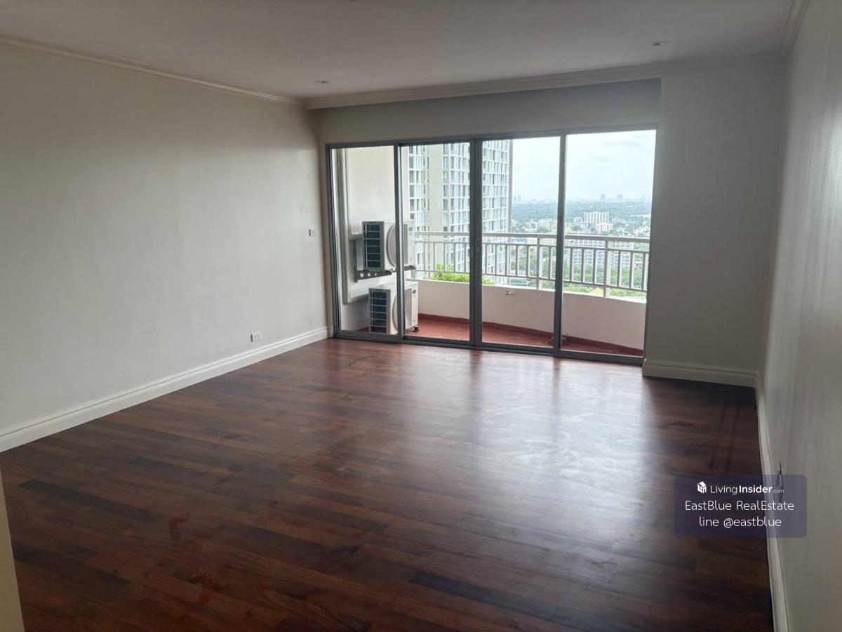 เช่าคอนโดสุดหรู 3 ห้องนอน 230 ตร.ม. ใจกลางสาทร ใกล้ BTS ลุมพินี ราคาเพียง 120,000 บาท/เดือน! Loading...