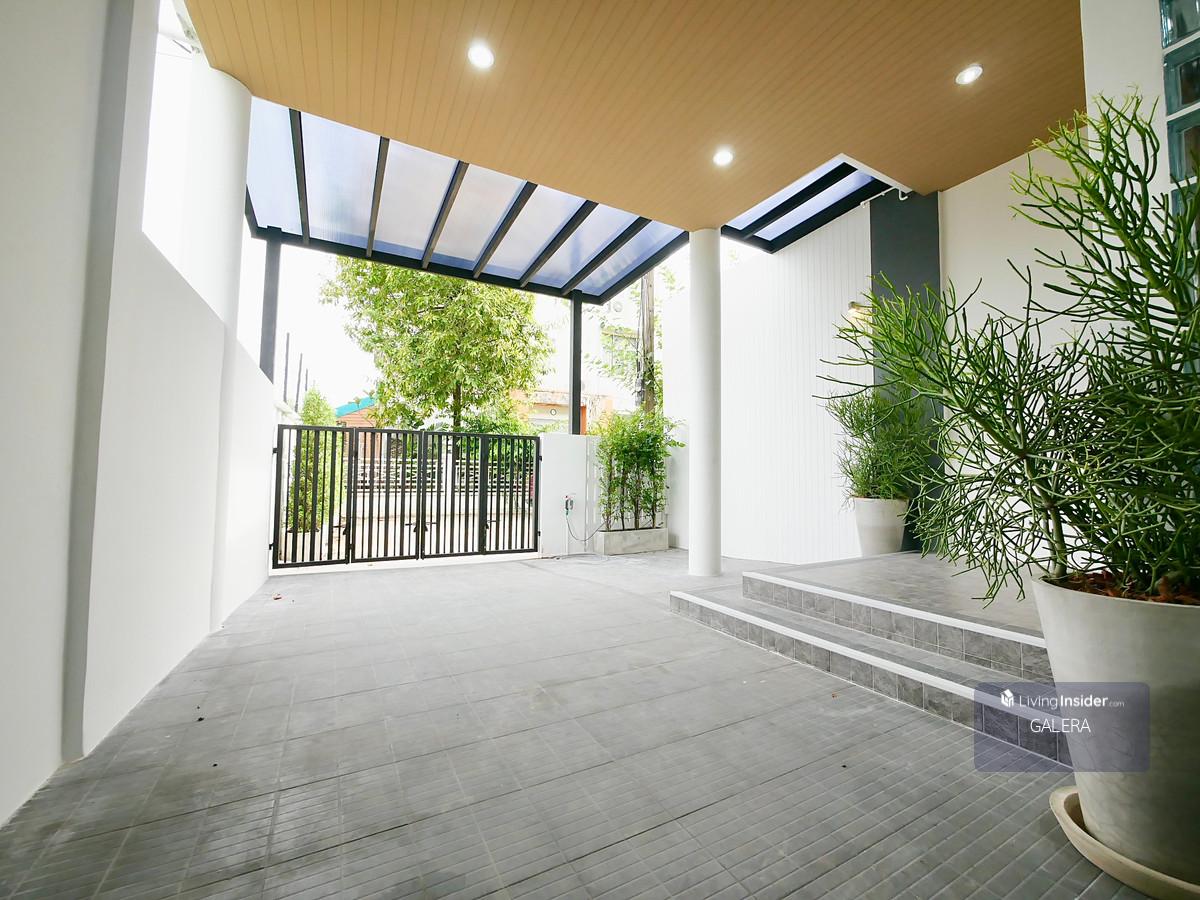 Sell 3 -story Home Office, new renovation, Soi Khubon 27, size 24 sq.m., there is a parking lot in front of the building Decorated with Loading...