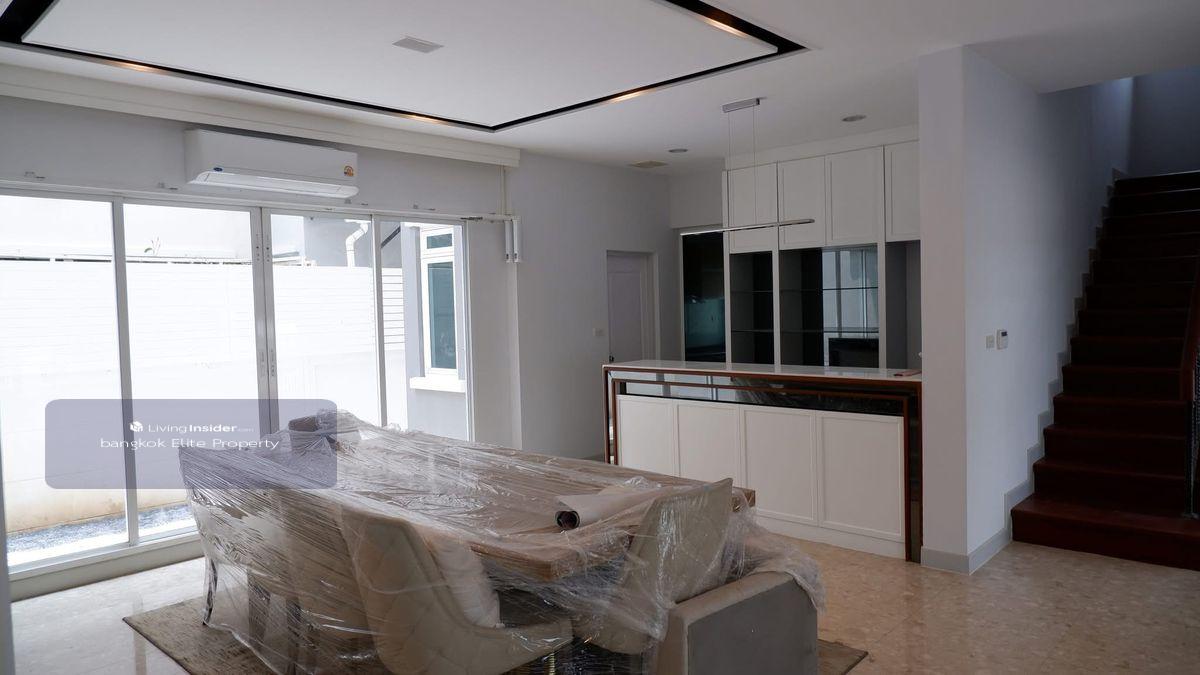 ขาย/ให้เช่า บางกอก บูเลอวาร์ด พระราม9 ศรีนครินทร์ ติด wellington College 5 ห้องนอน พร้อมเฟอร์ Loading...