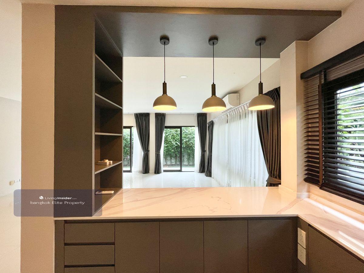 Urgent sale, reduced 1 million, single house, Sentro, Bangna, km 7, corner plot 75.5 sq.w., 5 bedrooms, selling only 16.9 million Loading...