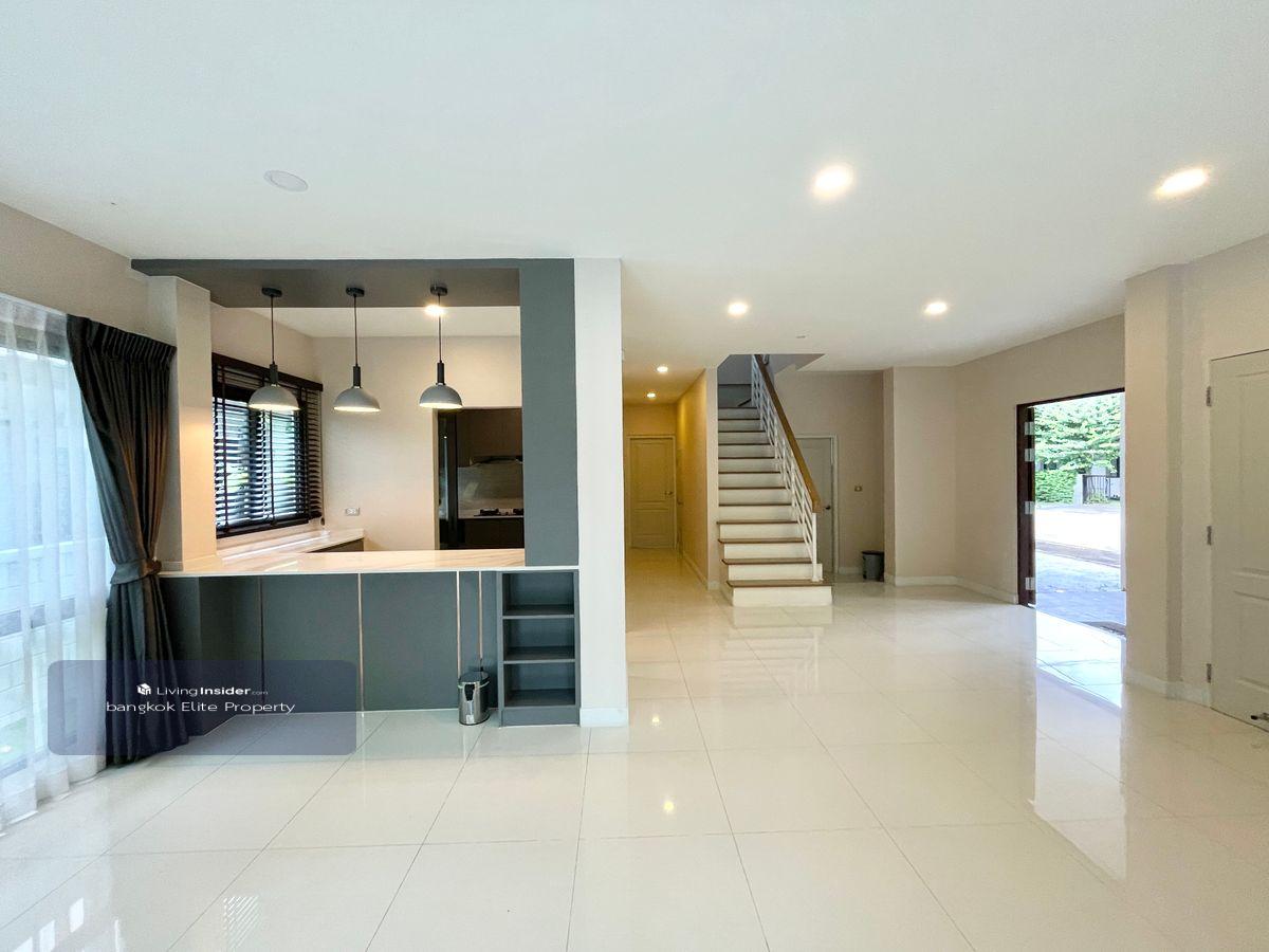 Urgent sale, reduced 1 million, single house, Sentro, Bangna, km 7, corner plot 75.5 sq.w., 5 bedrooms, selling only 16.9 million Loading...