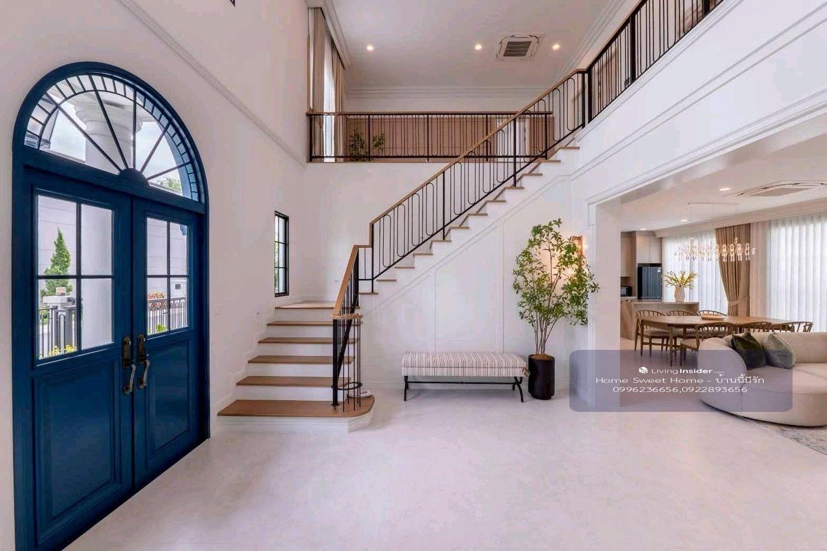 Luxury houses for rent, Krungthep Kreetha, near Wellington and Brighton International School Loading...