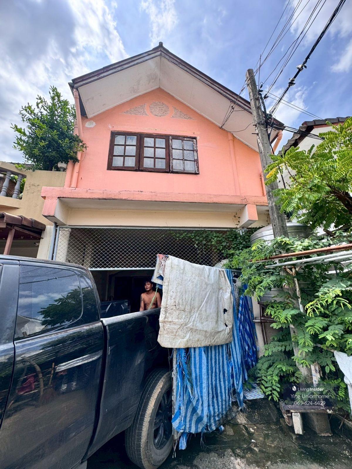 ขายบ้านซอยหทัยราษฏร์ 33 หมู่บ้านร่มทิพย์ (หลังมุม) ** ราคา 1.85 ล้านบาท ** (ค่าโอน50/50) (N.1709) Loading...