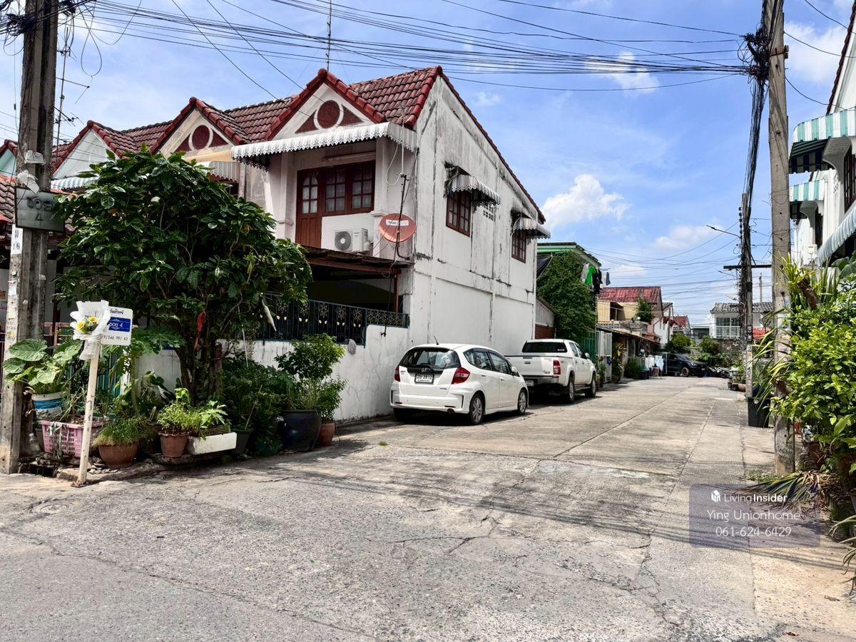 ขายบ้านซอยหทัยราษฏร์ 33 หมู่บ้านร่มทิพย์ (หลังมุม) ** ราคา 1.85 ล้านบาท ** (ค่าโอน50/50) (N.1709) Loading...