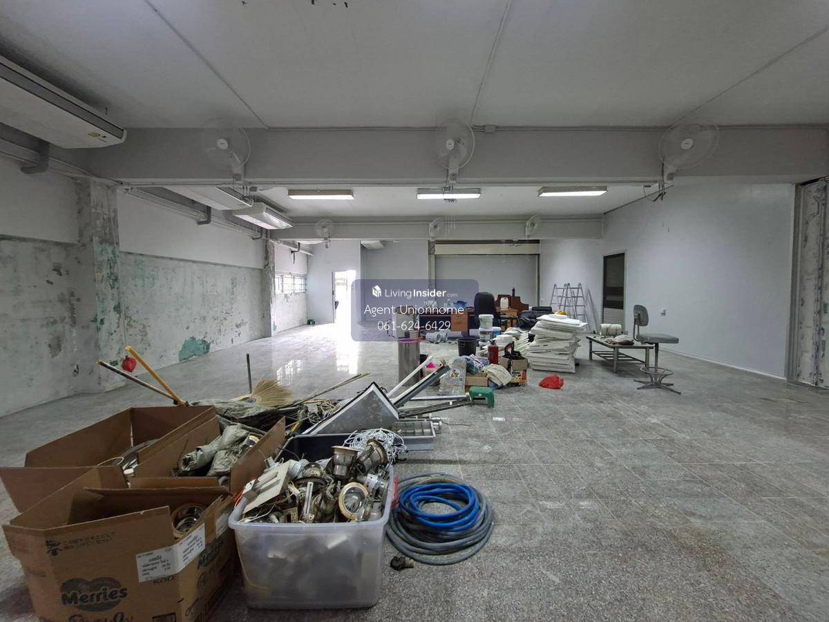 ให้เช่าอาคารพาณิชย์ 1 ชั้น ติดถนนลาดกระบัง ใกล้สุวรรณภูมิ (N.1687) Loading...