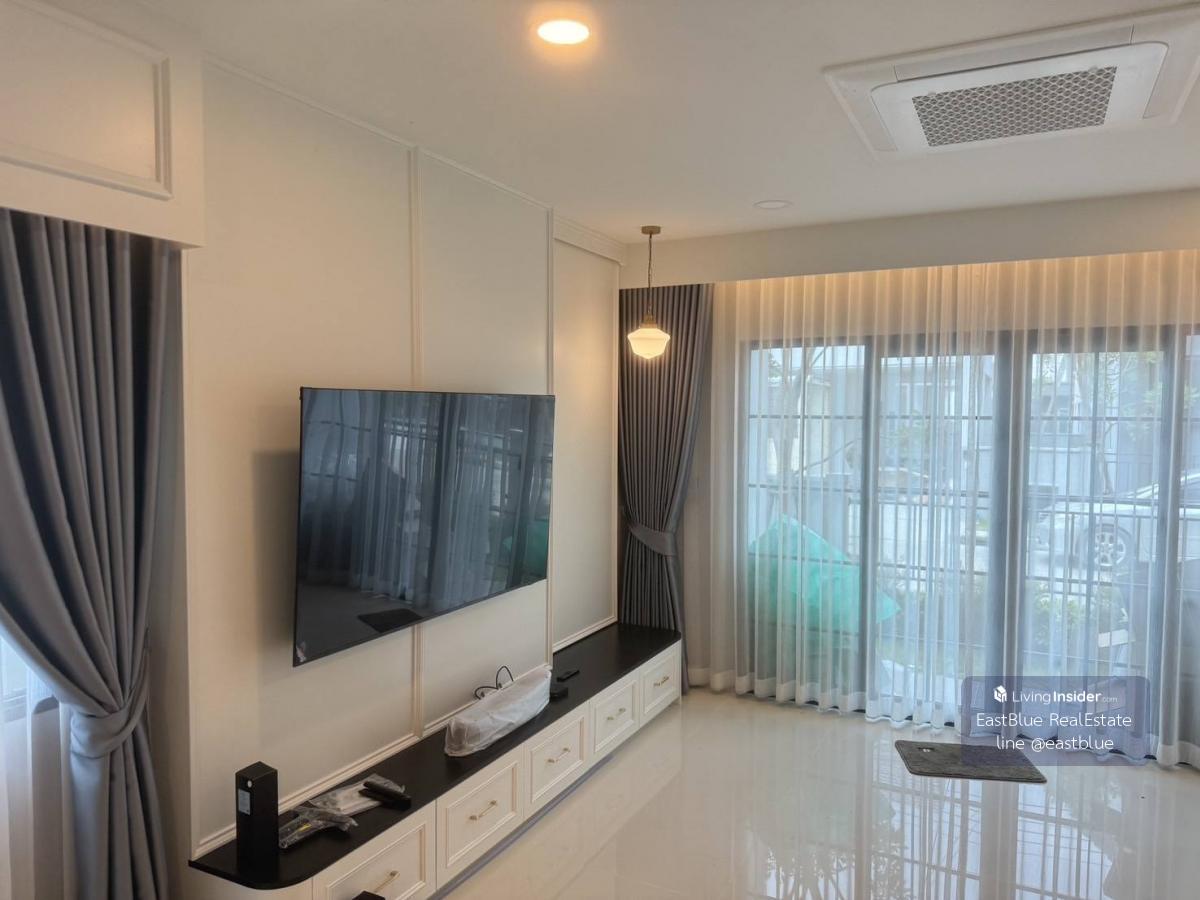 Luxury 4 bedroom house near Mega Bangna Luxurious 4-Bedroom Home Near Mega Bangna for Rent Loading...