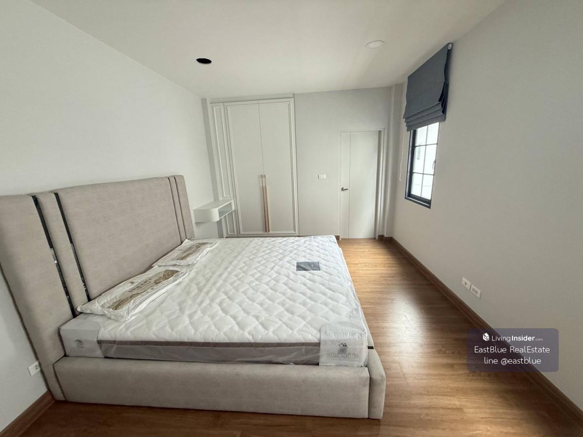 Luxury 4 bedroom house near Mega Bangna Luxurious 4-Bedroom Home Near Mega Bangna for Rent Loading...