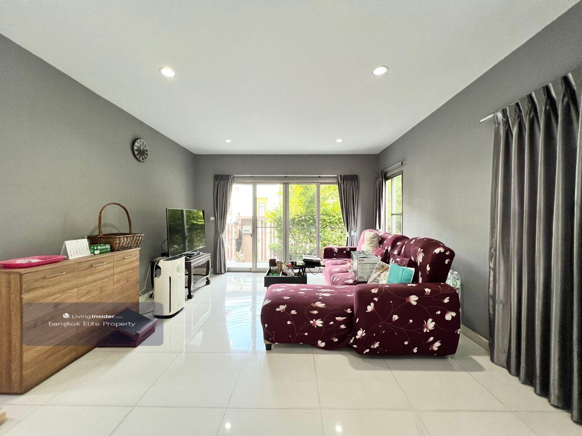 Urgent sale, The Plant Estique Pattanakarn 38, land 54.6 wa, corner house, only 20 minutes to Thonglor. Loading...