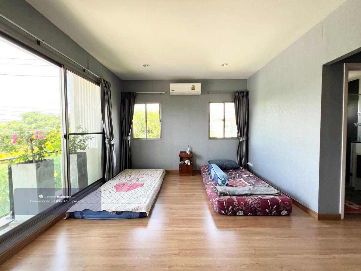 Urgent sale, The Plant Estique Pattanakarn 38, land 54.6 wa, corner house, only 20 minutes to Thonglor. Loading...