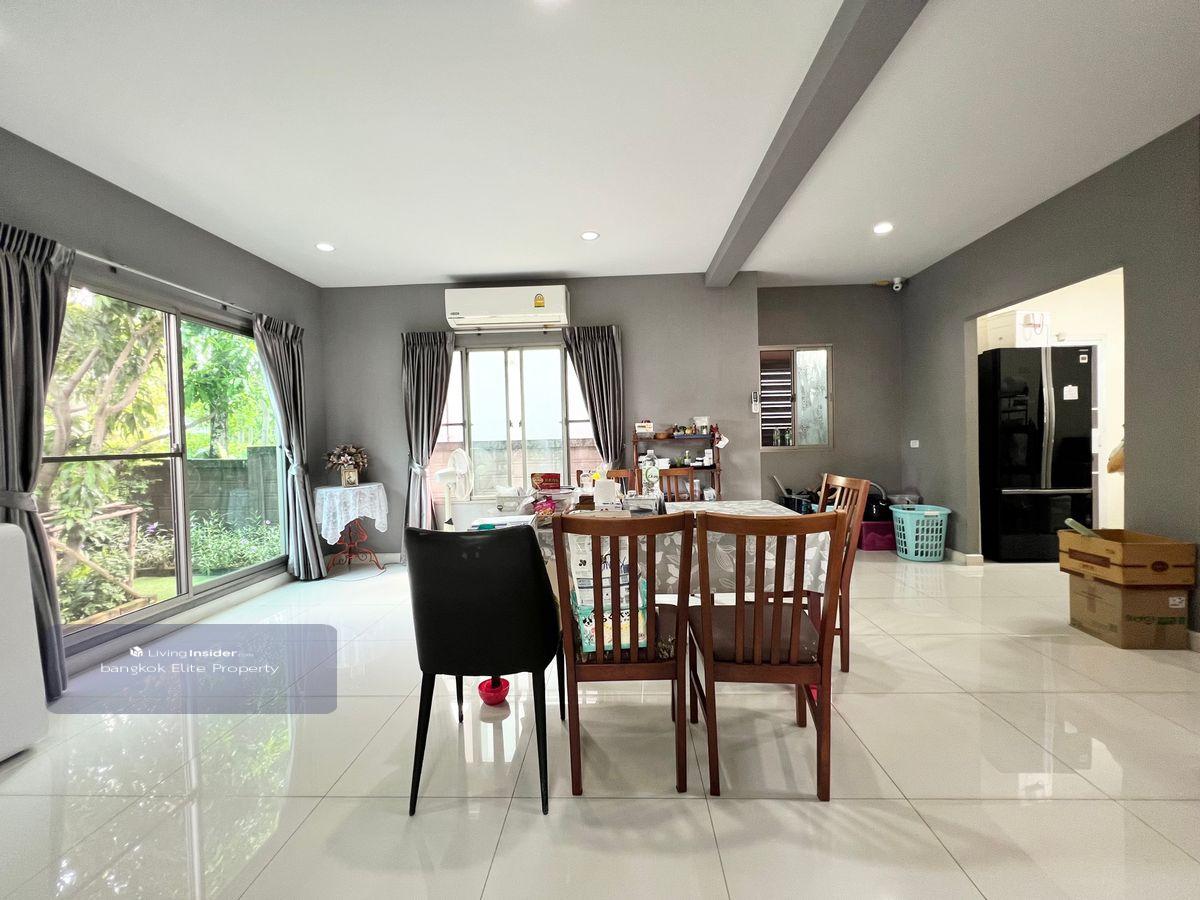 Urgent sale, The Plant Estique Pattanakarn 38, land 54.6 wa, corner house, only 20 minutes to Thonglor. Loading...