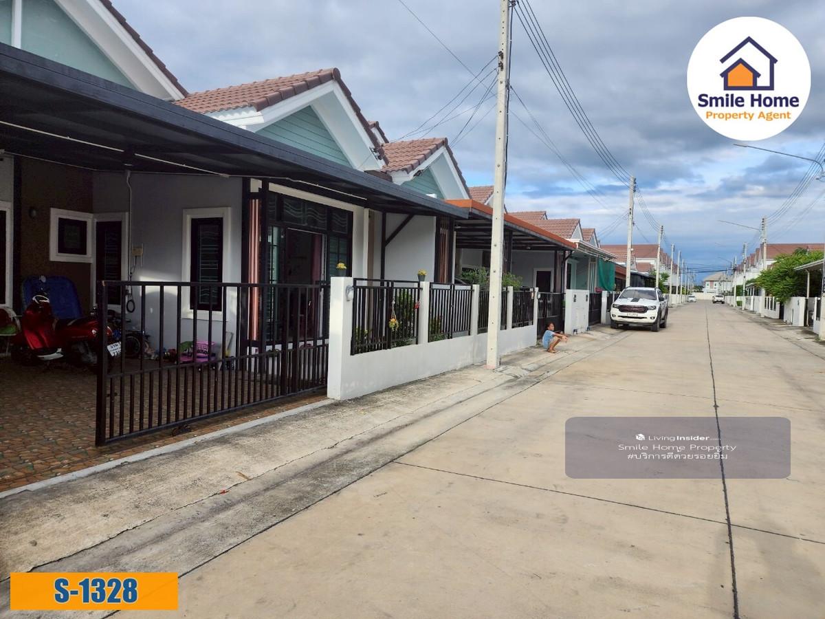 Single-storey semi-detached house for sale, Srithep Village, Bang Pakong, Chachoengsao. Loading...