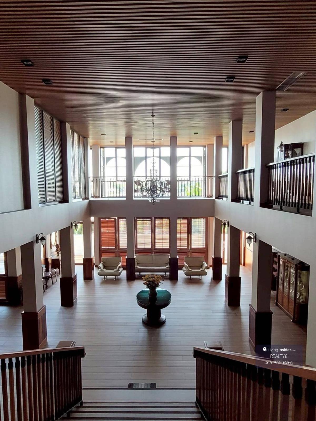 Hotel on the Chao Phraya River, view of Wat Arun, near the Buddhist bridge, only 500 m., ready to open for immediate use. Loading...