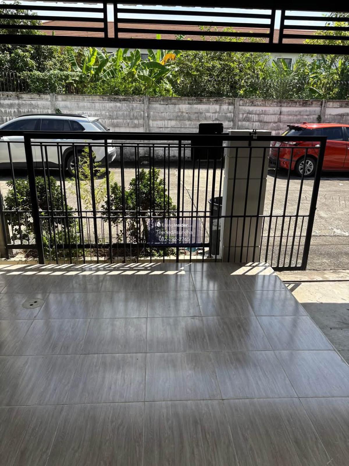 For rent, in front of the house, not hitting anyone, 17.5 sq m, 3 bedrooms, 2 bathrooms, 2-story townhome, Pruksa Ville 57, Phatthanakan 38 Loading...