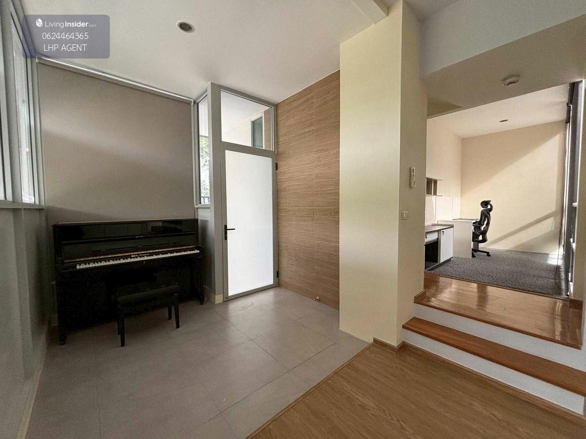 ให้เช่าหมู่บ้าน เนอวานา บียอนด์ ไลท์ พระราม 9 Loading...