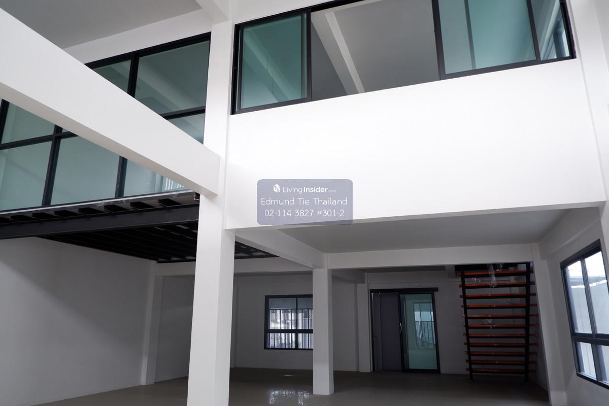 Sale with Tenants - Home Office in Sukhumvit 50, 3.5 storey, Close to BTS On-Nut Loading...