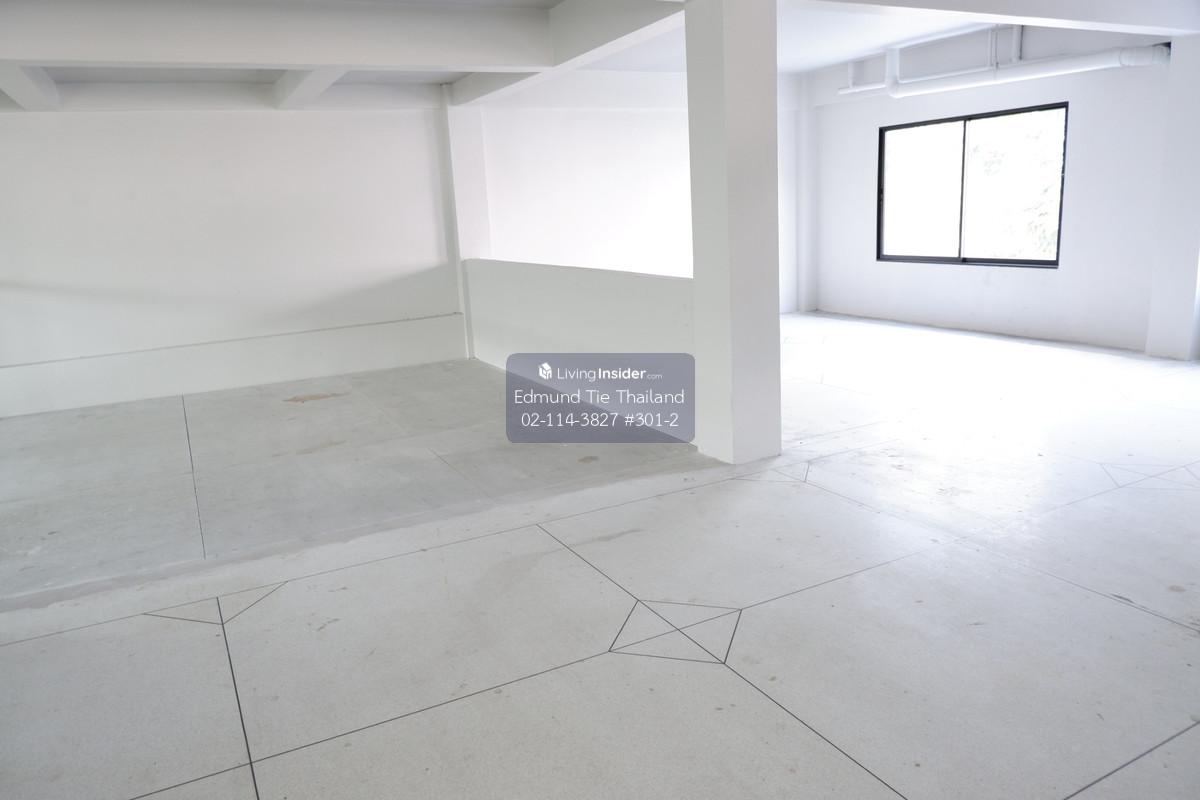 Sale with Tenants - Home Office in Sukhumvit 50, 3.5 storey, Close to BTS On-Nut Loading...