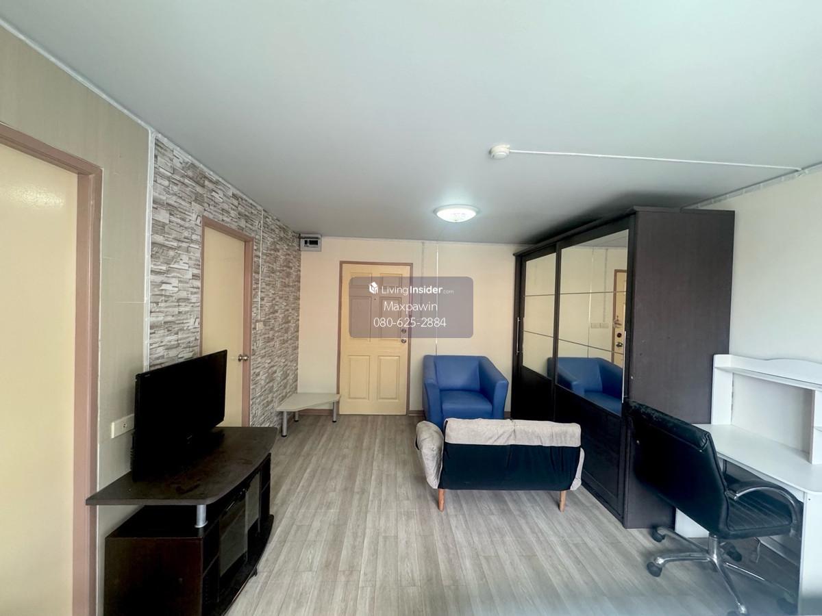 ขายด่วนน!!! ห้องมุม พร้อมอยู่ แถมเฟอร์นิเจอร์และเครื่องใช้ไฟฟ้า 1.1 ล้านบาท Loading...