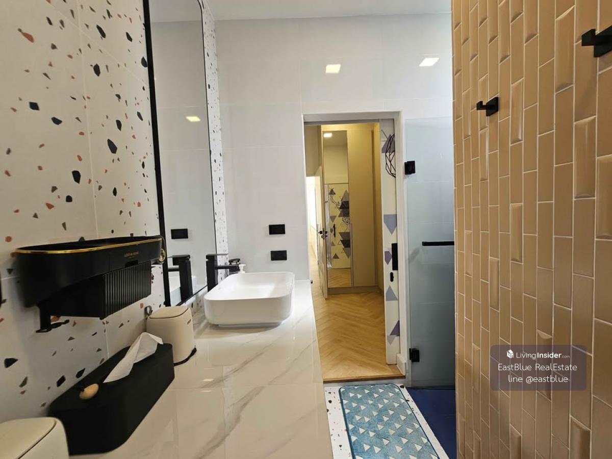 ห้องใหญ่ 4 ห้องนอน 6 ห้องน้ำ Nakarin Garden Village พร้อมเข้าอยู่ เช่าสบาย 85,000 บาท/เดือน หรือเป็นเจ้าของวันนี้! Loading...