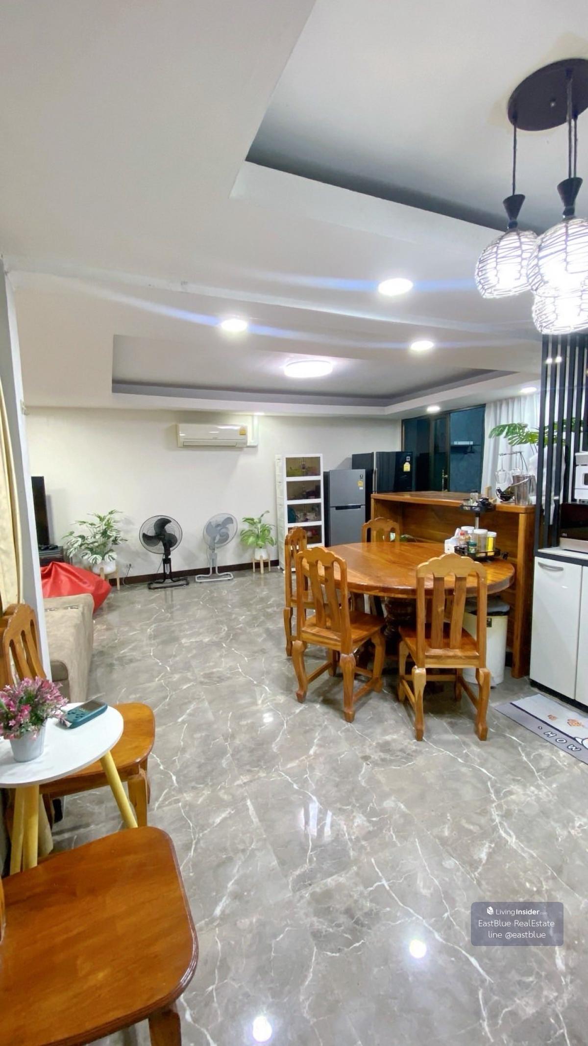 บ้านใหญ่ 5 ห้องนอน ใจกลางรัชดา พร้อมเข้าอยู่ทันที เช่าราคาเบา 39,000 ขายเพียง 9.99 ล้าน คุ้มสุดๆ! Loading...