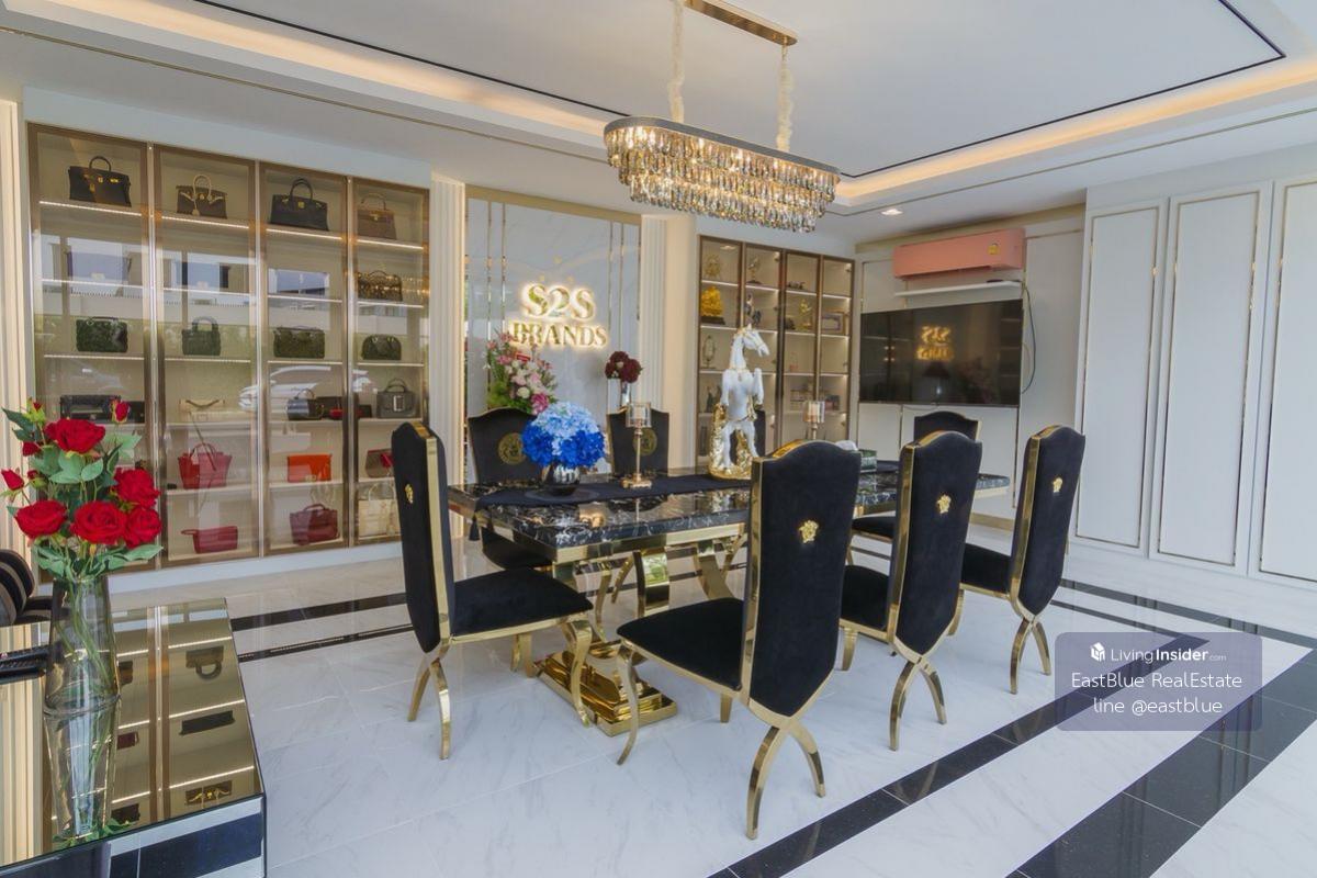 บ้านหรู 3 ห้องนอน พื้นที่กว้าง 300 ตร.ม. พร้อมสระว่ายน้ำและโรงจอดรถ Nantawan Ramintra-Paholyothin 50 ราคา 33 ล้าน ลงตัวทุกความต้องการ Loading...