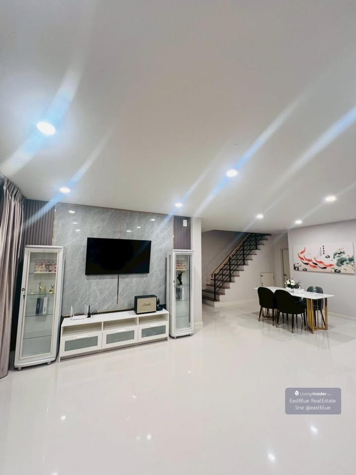 Single house Centro Vibhavadi, 4 bedrooms, with private swimming pool. Convenient rental near Don Mueang Airport, starting at 69,000 baht/month. Loading...