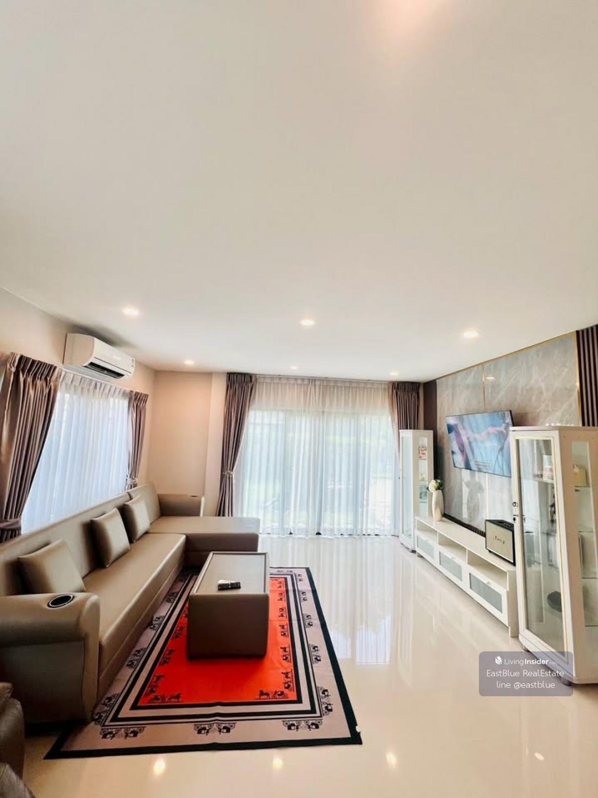 Single house Centro Vibhavadi, 4 bedrooms, with private swimming pool. Convenient rental near Don Mueang Airport, starting at 69,000 baht/month. Loading...