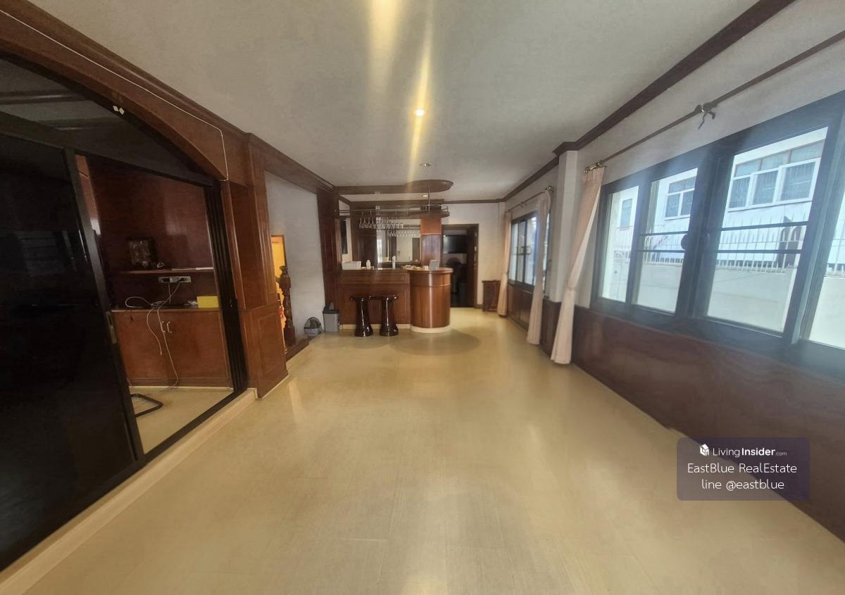 Luxurious 4 bedroom house in Ratchada area, complete functions, ready to move in. Rent for only 80,000 baht/month or buy for only 25.9 million! Loading...