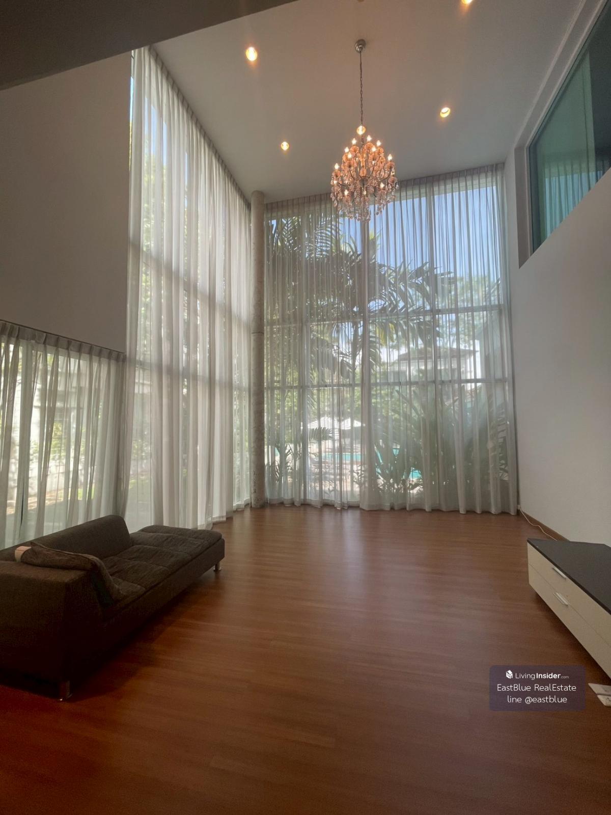 Large house in the heart of Punna Phatthanakan, 4 bedrooms, 5 bathrooms, with a wide area of 120 sq m. Rent or buy today starting at 130,000 baht per month with the luxury life you deserve! Loading...