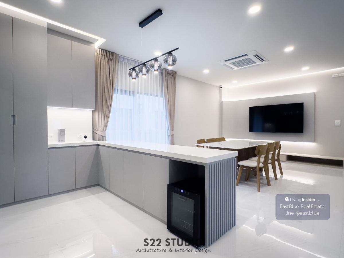 Luxury house for rent, The City Bangna, 4 bedrooms, next to the garden, quiet and private. Wide garden view, indoor parking With clubhouse near Mega Bangna Loading...