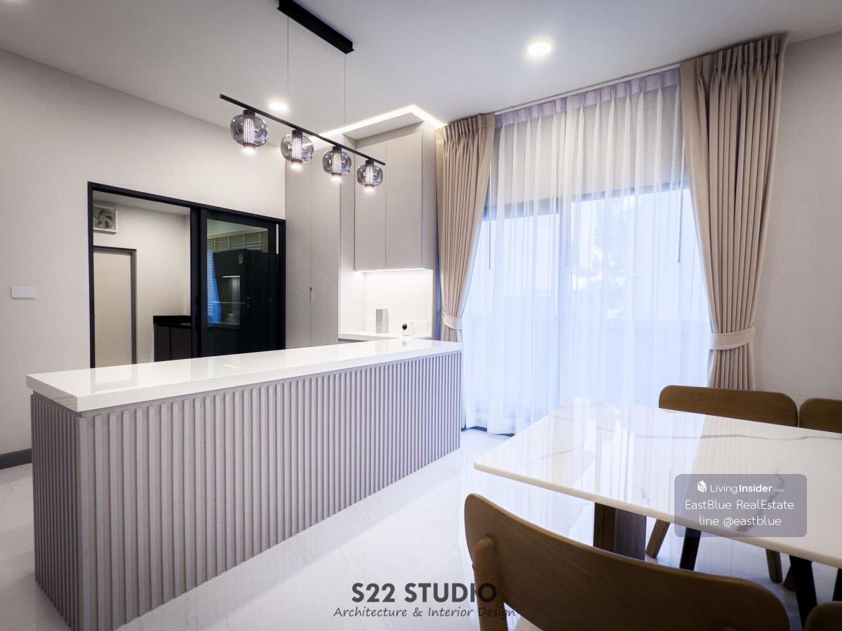 Luxury house for rent, The City Bangna, 4 bedrooms, next to the garden, quiet and private. Wide garden view, indoor parking With clubhouse near Mega Bangna Loading...