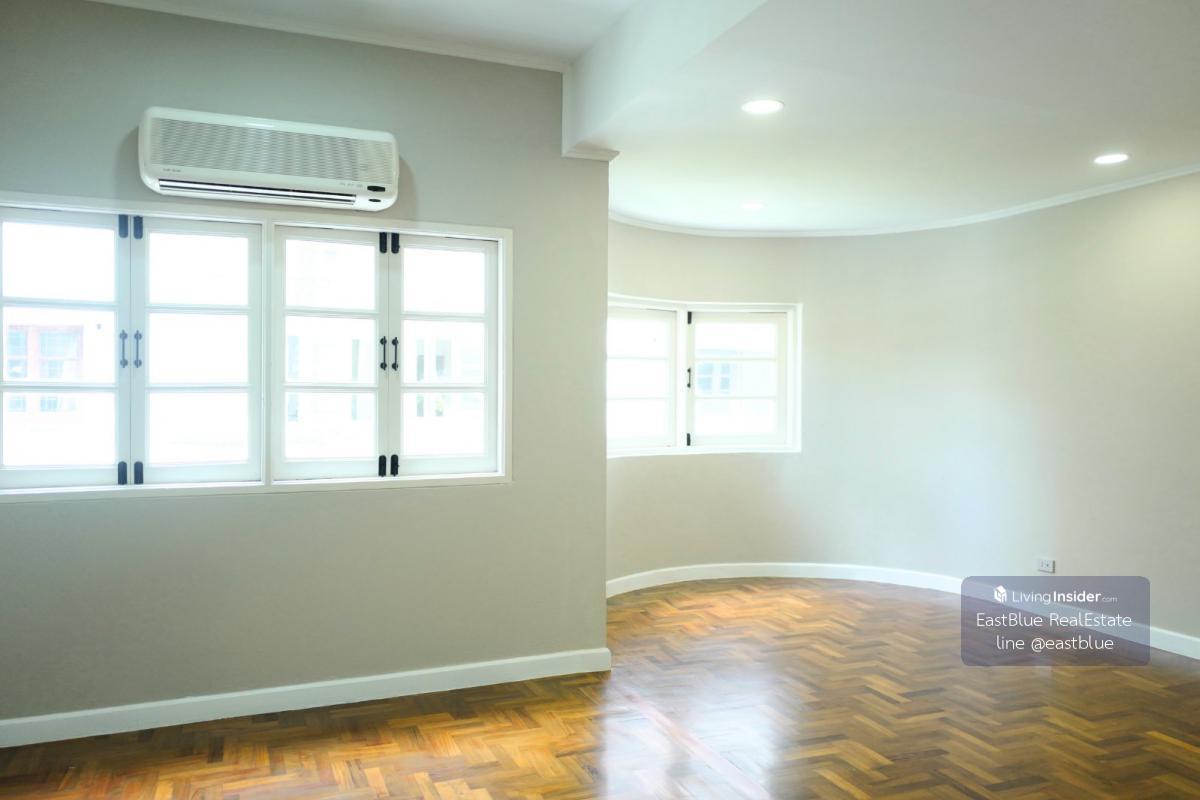 Twin house with 5 bedrooms in the heart of Lat Phrao. Width area 303 sq m. Great price 11.5 million. Loading...