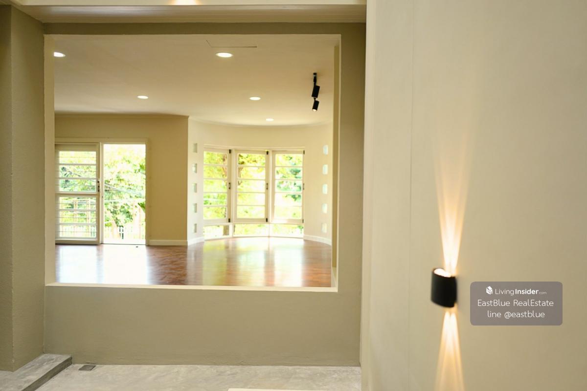 Twin house with 5 bedrooms in the heart of Lat Phrao. Width area 303 sq m. Great price 11.5 million. Loading...