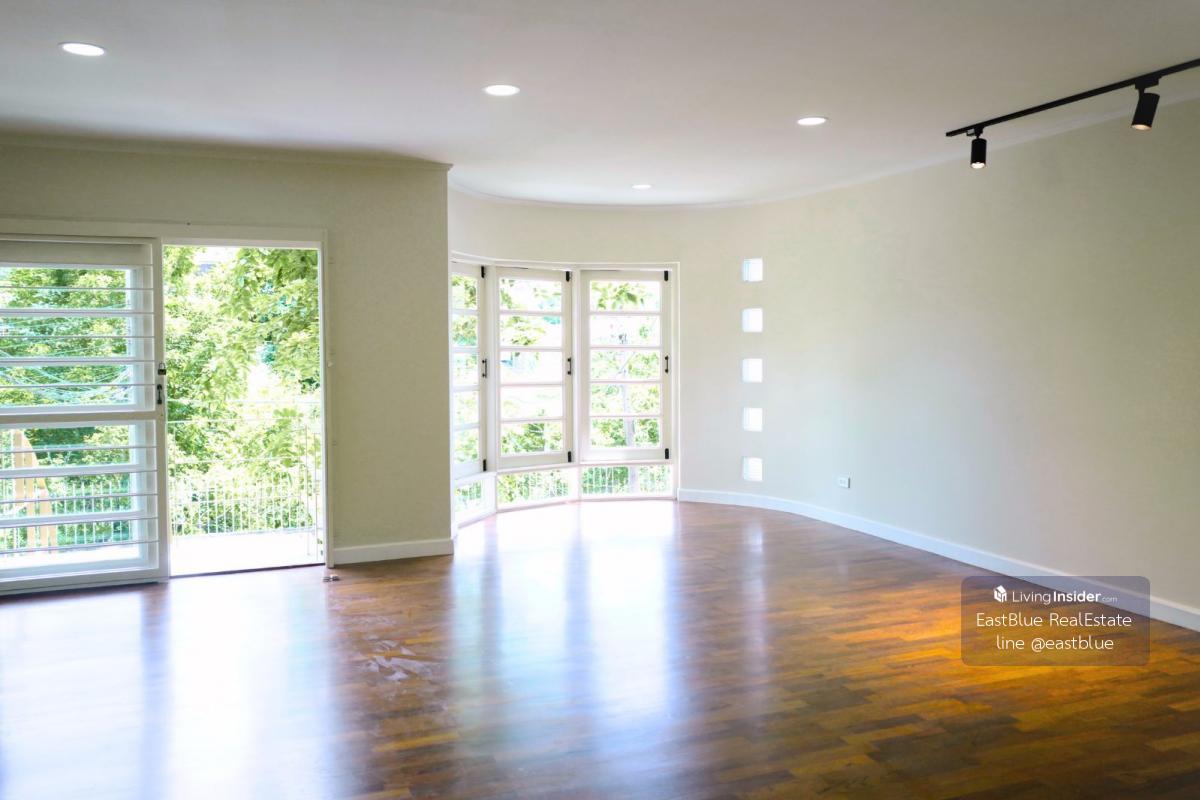 Twin house with 5 bedrooms in the heart of Lat Phrao. Width area 303 sq m. Great price 11.5 million. Loading...