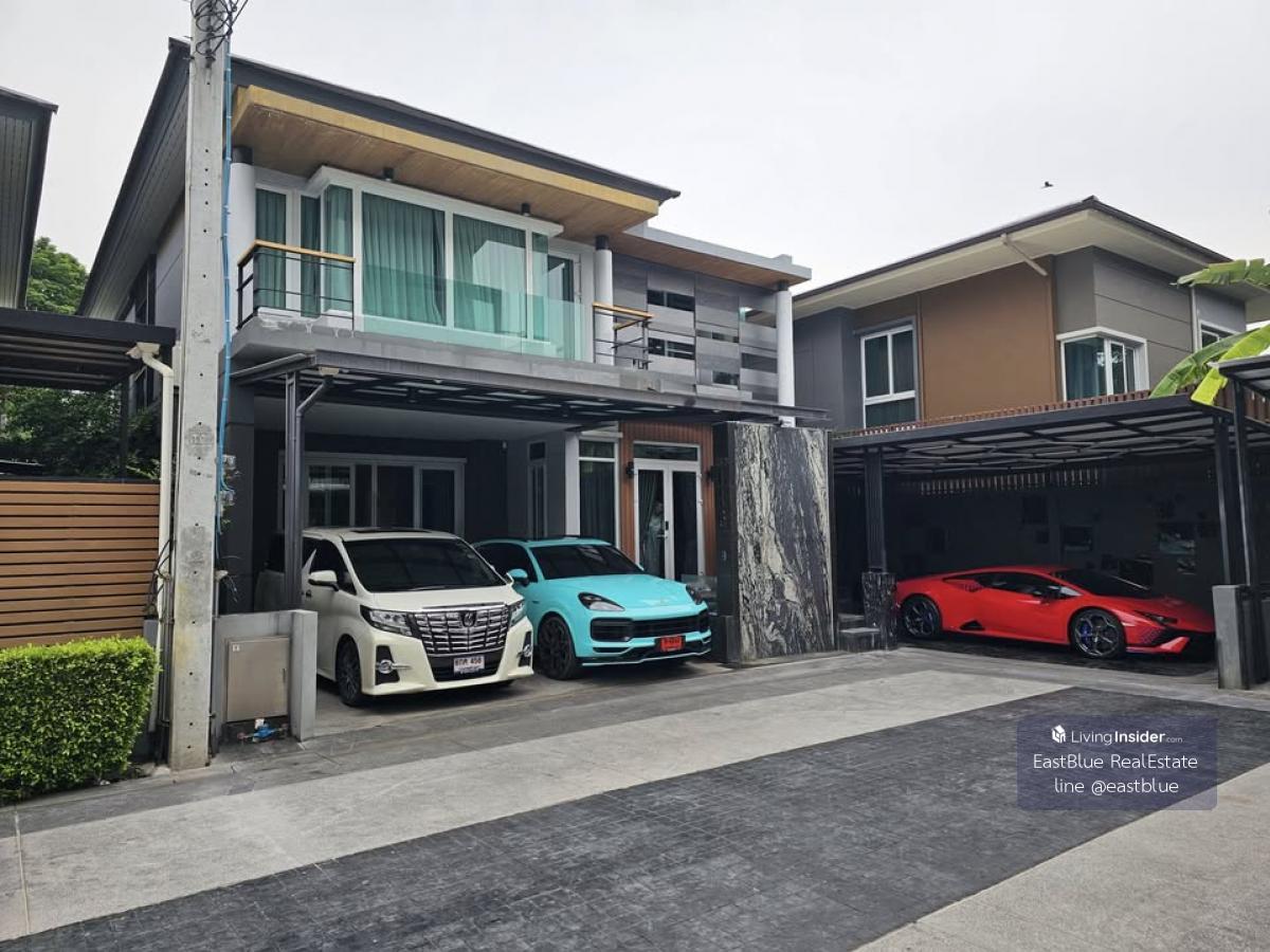 Luxurious detached house, The Gallery House Pattern, corner plot, in the heart of Lat Phrao. Near the center, convenient travel, with garden, fitness center and swimming pool. Loading...