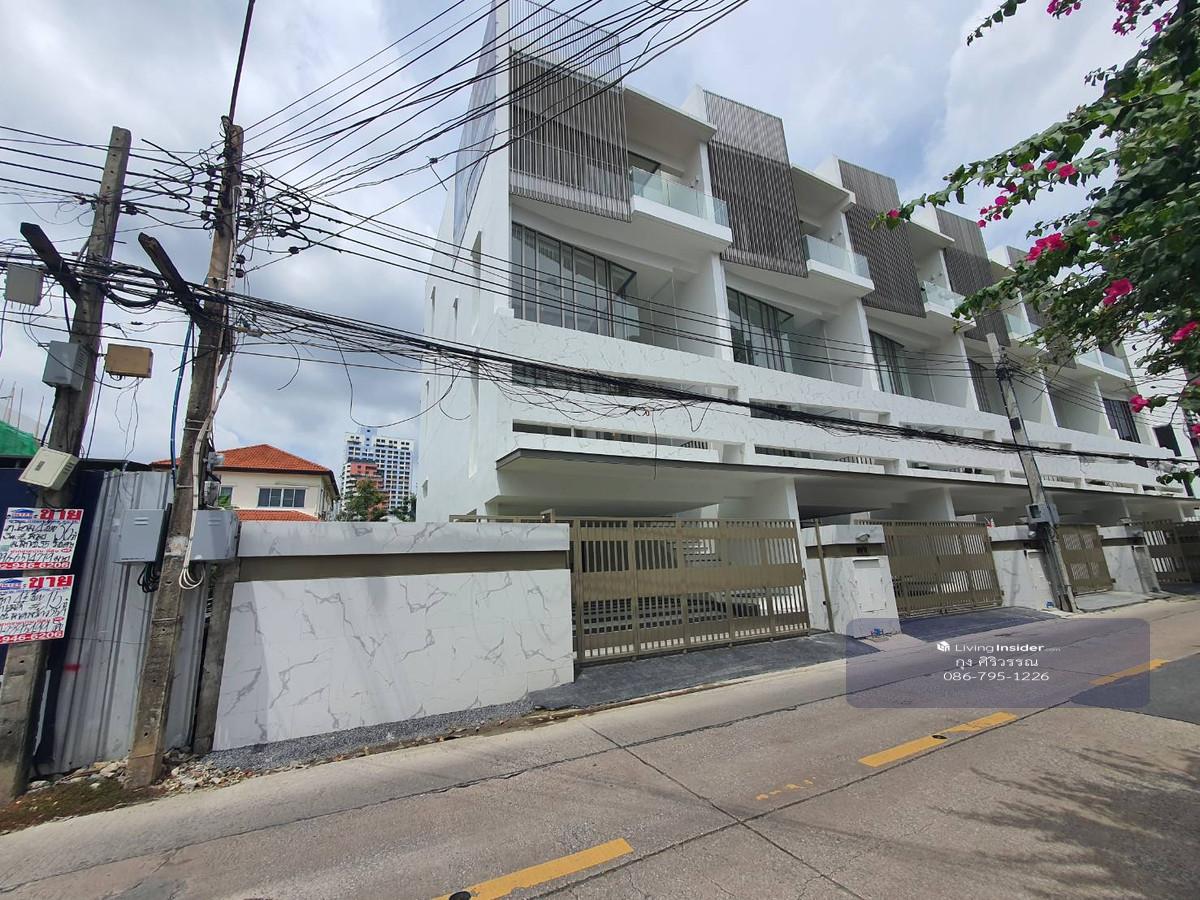 New home office for sale, 4 floors, luxury house in the heart of Ratchada-Lat Phrao. Beautiful with elevator 62 sq m near MRT Lat Phrao Phawana LUXE35 Loading...