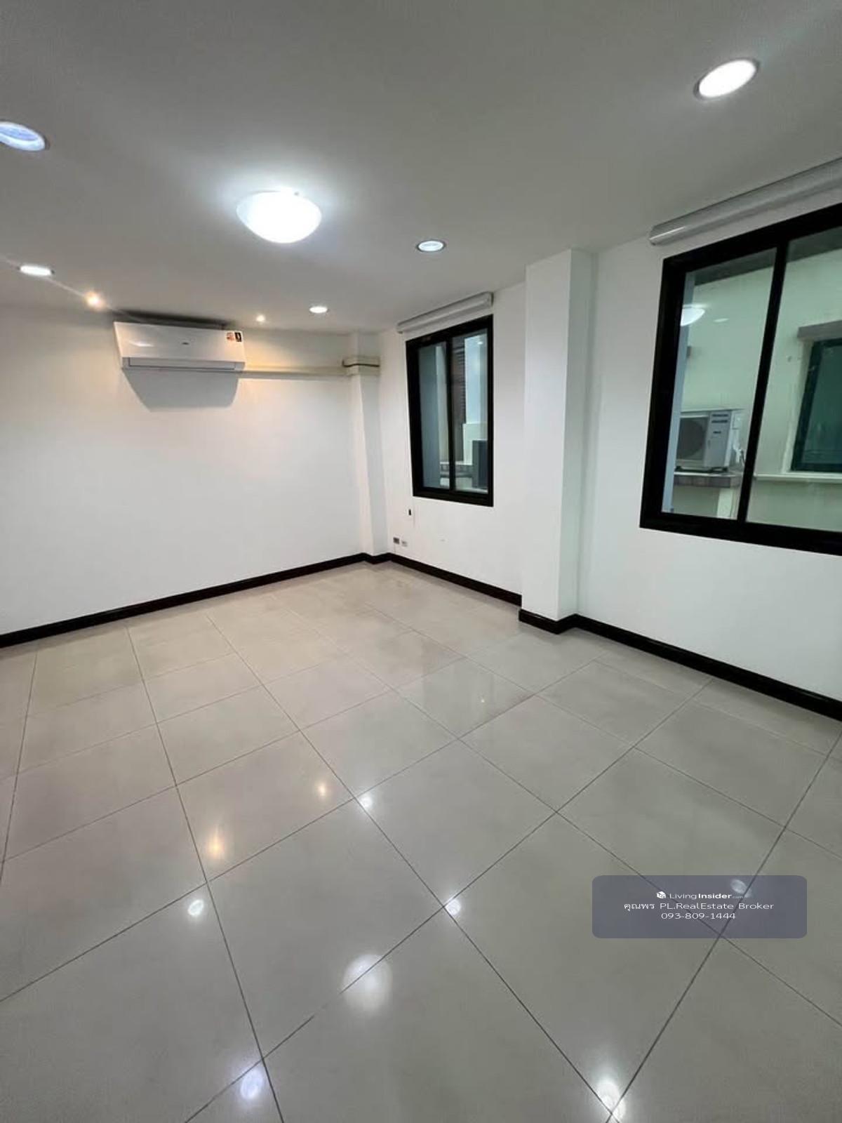 HR2940 Home office for rent Regent Village, Ratchada, Saha Pramun Road Mengjai-Ratchadaphisek area Suitable for an office Loading...