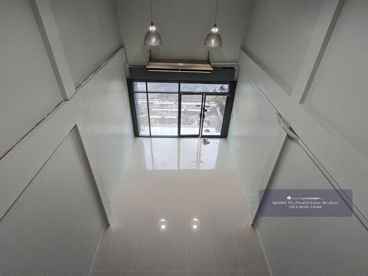 HR2946 Home office for rent, 3.5 floors, B Avenue project, next to Watcharaphon Road. Suitable for an office and stay Loading...