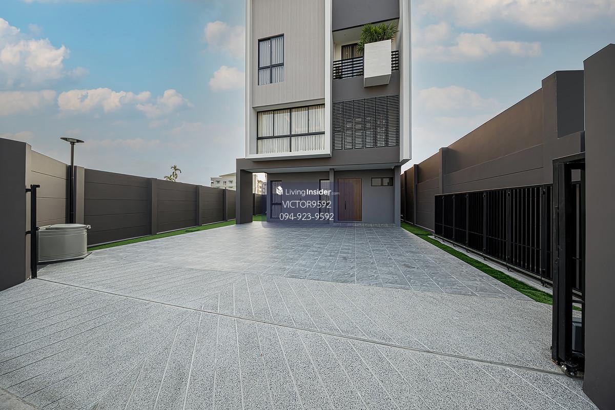 ขายบ้านเดี่ยว Feel ลาดพร้าว 101 – บ้านสไตล์โมเดิร์น เรียบหรู ใจกลางเมือง ใกล้รถไฟฟ้า บ้านเดี่ยวดีไซน์โมเดิร์น เรียบหรู บนทำเลศักยภาพย่านลาดพร้าว ตอบโจทย์ไลฟ์สไตล์คนเมืองที่ต้องการความเป็นส่วนตัวร้อมอยู่ได้ทันที ตกแต่งครบทั้งเฟอร์นิเจอร์และเครื่องใช้ไฟฟ้า  Loading...