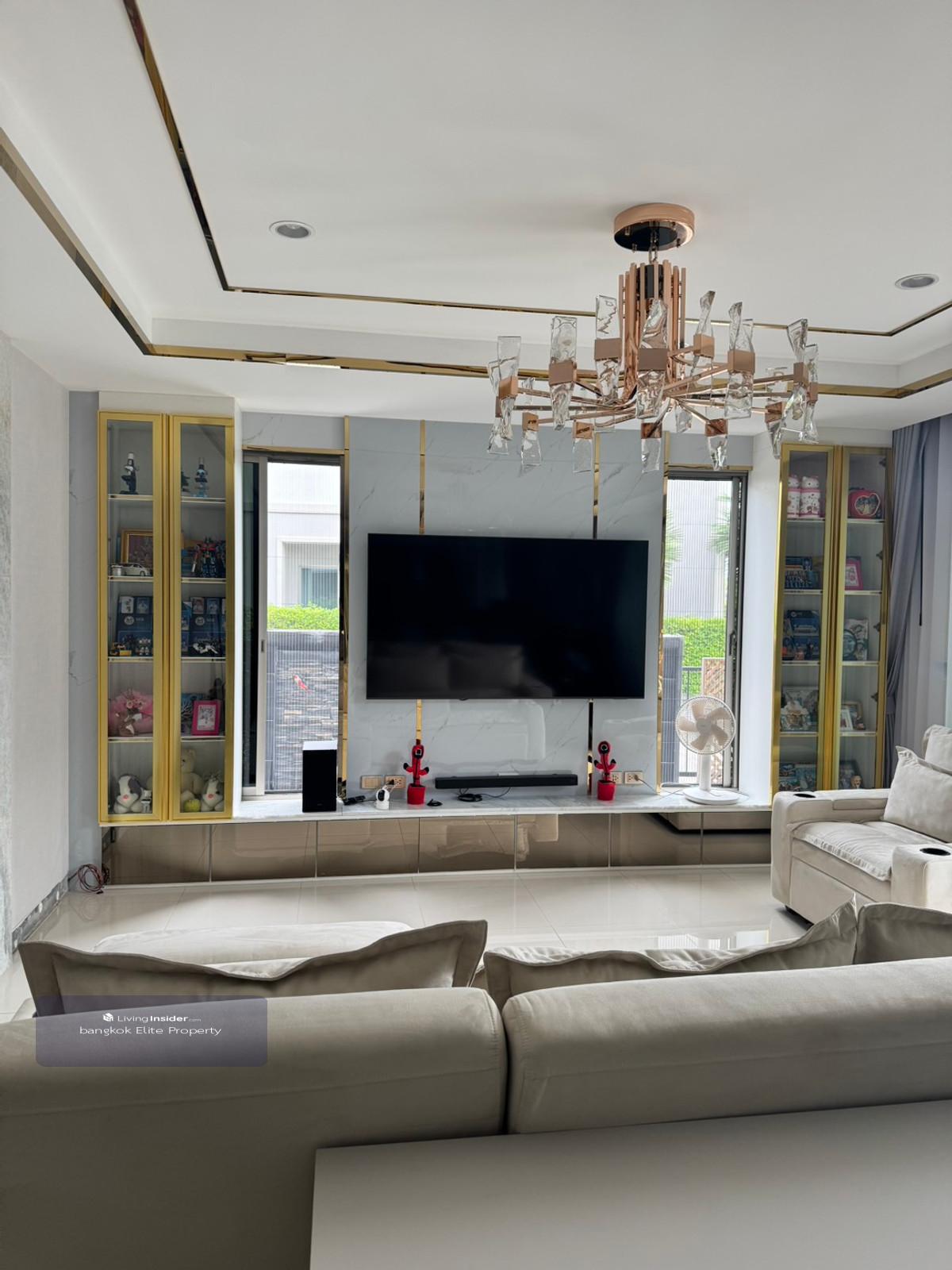 Luxurious detached house for rent, corner unit, The Palm Bangna-Wongwaen 1, beautifully decorated, 4 bedrooms, near Mega Bangna. Loading...